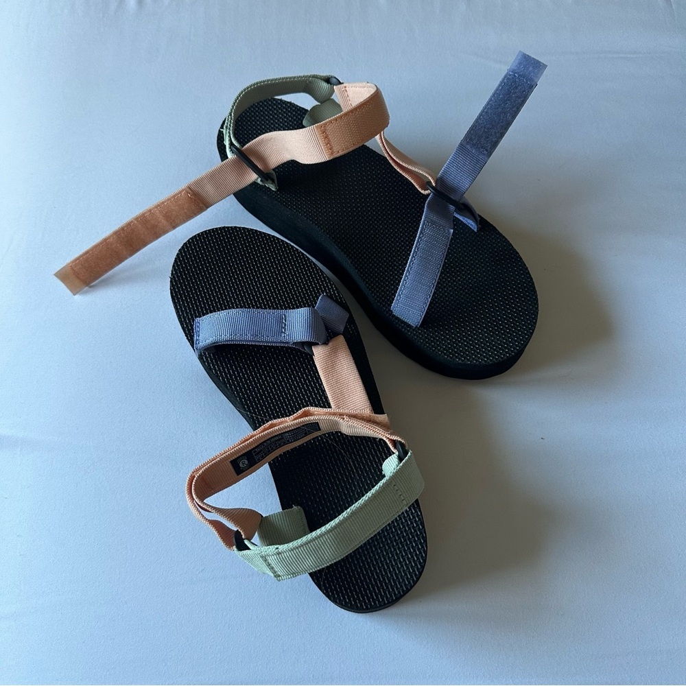 NWOT Teva Flatform Universal Sandal Sherbert Multi US Women’s Size 9